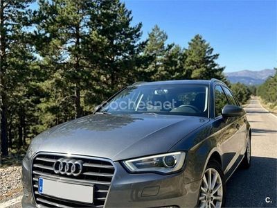 Usado Audi A3 Attraction 105 CV (77 kW) 2014 Gris / plata Berlina