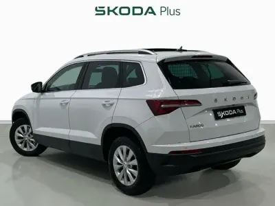 Usado Skoda Karoq Ambition 150 CV (110 kW) 2022 Blanco SUV