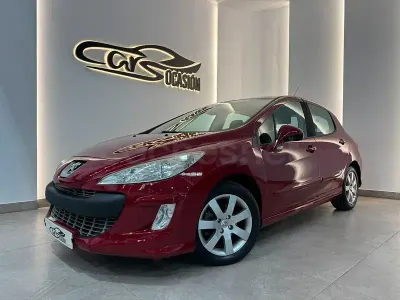 Usado Peugeot 308 90 CV (66 kW) 2009 Granate Berlina