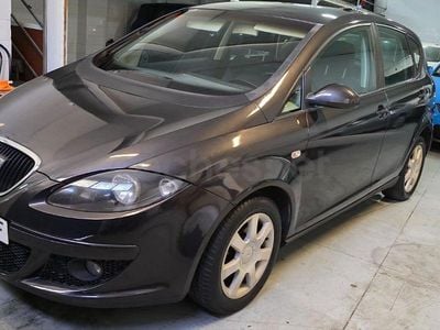Usado Seat Altea Reference 102 CV (75 kW) 2004 Gris / plata Monovolumen