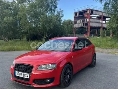 Usado Audi A3 Ambiente 140 CV (102 kW) 2004 Rojo Utilitario