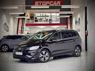 Usado VW Touran Sportline 150 CV (110 kW) 2021 Negro Monovolumen