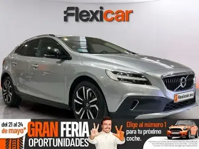 Käytetty Volvo V40 Inscription 152 HP (111 kW) 2017 Valkoinen