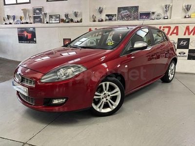 Usado Fiat Bravo Dynamic 120 CV (88 kW) 2011 Granate Utilitario