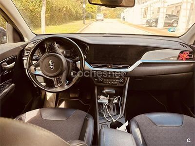 Usado Kia Niro 141 CV (103 kW) 2021 Gris / plata SUV