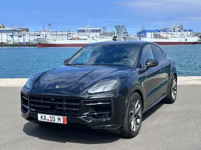Käytetty Porsche Cayenne 470 HP (345 kW) 2024 Musta Katumaasturi