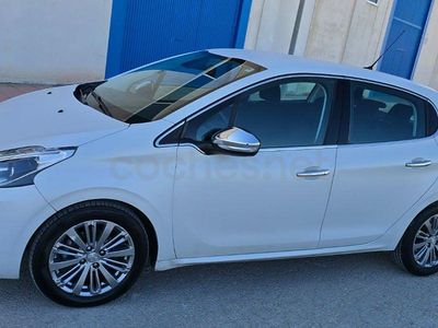 Begagnad Peugeot 208 Active 100 HK (73 kW) 2016 Vit Halvkombi