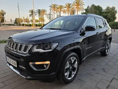Usado Jeep Compass Limited 120 CV (88 kW) 2018 Negro SUV