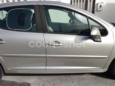 Gris / plata Usado 2006 Peugeot 207 Berlina | 2350 € (Buen precio)