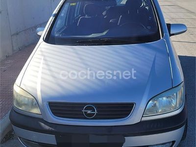 Gris / plata Usado 2002 Opel Zafira Comfort Monovolumen | 2200 €