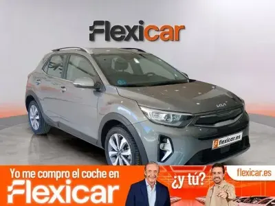 Usado Kia Stonic 100 CV (73 kW) 2024 Gris SUV