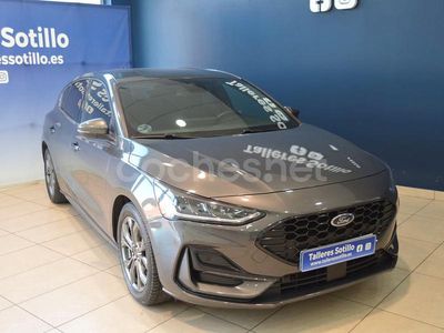 Usado Ford Focus ST-Line X 155 CV (114 kW) 2023 Gris / plata Berlina