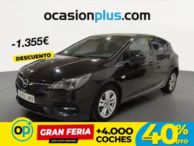 Usado Opel Astra Edition 105 CV (77 kW) 2021 Negro