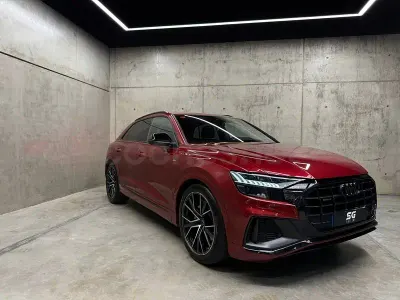 Usado Audi Q8 Ambiente 286 CV (210 kW) 2021 Granate SUV