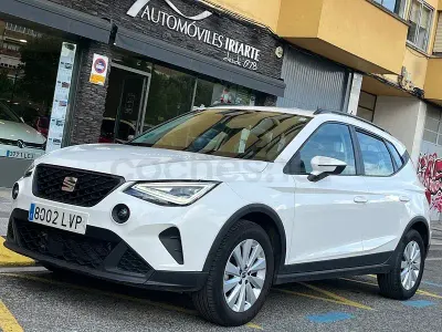 Usado Seat Arona Style Plus 110 CV (80 kW) 2021 Blanco SUV