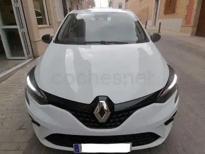 Begagnad Renault Clio V Evolution 100 HK (73 kW) 2023 Vit Sedan
