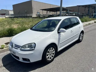 Usado VW Golf V 102 HP (75 kW) 2007 Branco Sedan