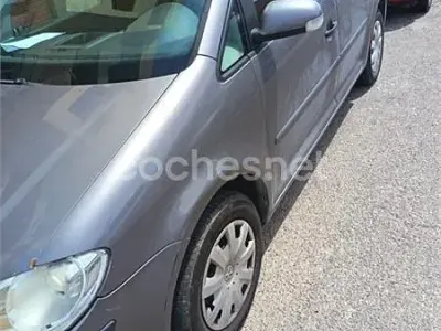Usado VW Touran 105 CV (77 kW) 2008 Gris / plata Monovolumen