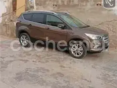 Usado Ford Kuga Vignale 120 CV (88 kW) 2017 Marrón SUV