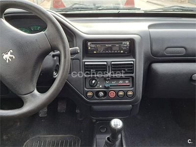 Usado Peugeot 106 60 CV (44 kW) 2000 Verde Utilitario