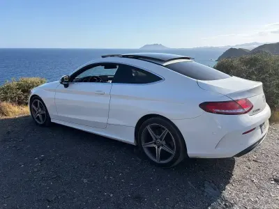 Usado Mercedes C220 194 CV (142 kW) 2018 Blanco Coupe