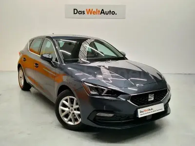 Käytetty Seat Leon Style 116 HP (85 kW) 2025 Harmaa Sedan