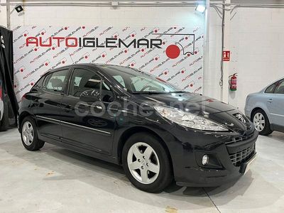 Usado Peugeot 207 Active 70 CV (51 kW) 2012 Negro Berlina