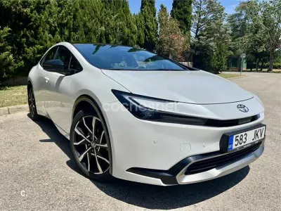 Usado Toyota Prius Luxury 122 CV (89 kW) 2022 Blanco Utilitario