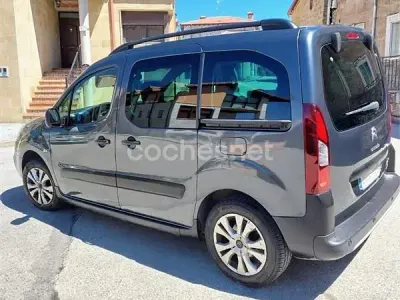 Usado Citroën Berlingo Feel 120 CV (88 kW) 2016 Gris / plata Monovolumen