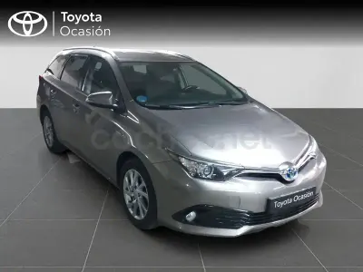 Usado Toyota Auris Hybrid Active 136 CV (100 kW) 2016 Beige Familiar