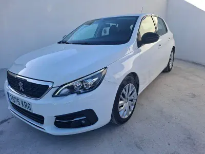 Usado Peugeot 308 Allure 130 HP (95 kW) 2018 Branco Sedan