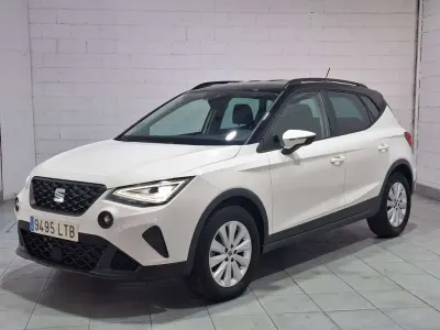 Usado Seat Arona Style Plus 110 CV (80 kW) 2021 Blanco SUV