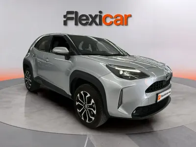 Usado Toyota Yaris Active 116 CV (85 kW) 2022 Gris Utilitario