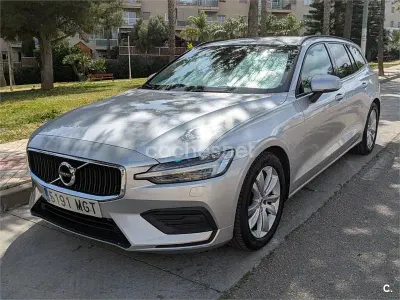 Usado Volvo V60 Momentum 150 CV (110 kW) 2019 Gris / plata Familiar