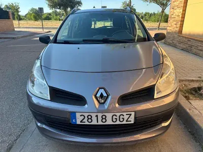 Usado Renault Clio Authentique 85 CV (62 kW) 2009 Marrón Familiar