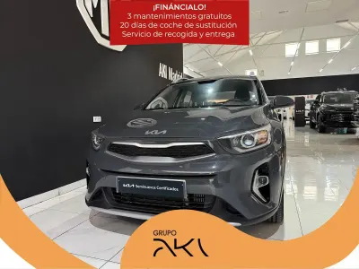 Usado Kia Stonic 100 CV (73 kW) 2024 Gris SUV