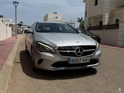 Usado Mercedes CLA200 Shooting Brake 136 CV (100 kW) 2018 Gris / plata Familiar