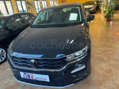Usado VW T-Roc Advance 115 CV (84 kW) 2022 Gris / plata SUV