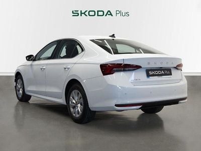 Usado Skoda Octavia Selection 116 CV (85 kW) 2025 Blanco