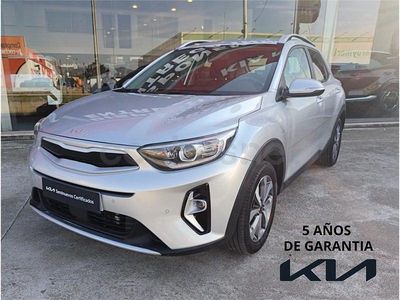 Usado Kia Stonic 100 CV (73 kW) 2024 Gris / plata SUV