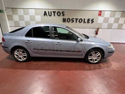 Usado Renault Laguna II Dynamique 120 CV (88 kW) 2001 Gris / plata Berlina