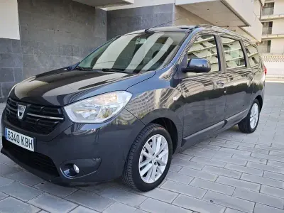Usado Dacia Lodgy Lauréate 115 CV (84 kW) 2017 Gris / plata Monovolumen