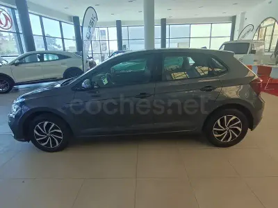 Usado VW Polo Life 95 CV (69 kW) 2022 Gris / plata Utilitario