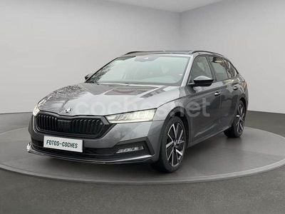 Gris / plata Usado 2023 Skoda Octavia Style Familiar | 18.790 € (Precio justo)