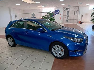 Usado Kia Ceed 136 CV (100 kW) 2024 Azul Utilitario