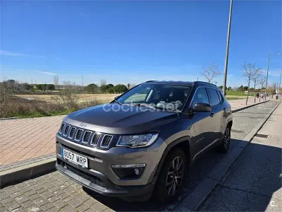 Usado Jeep Compass Longitude 120 CV (88 kW) 2019 Gris / plata SUV