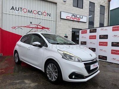 Usado Peugeot 208 Style 75 CV (55 kW) 2018 Blanco Utilitario