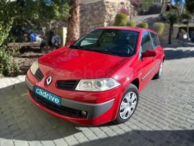 Usado Renault Mégane II Dynamique 111 CV (81 kW) 2007 Rojo Utilitario