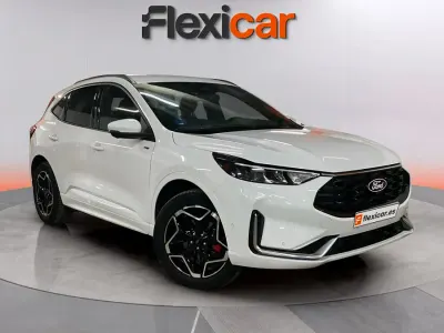 Usado Ford Kuga ST-Line 243 CV (178 kW) 2024 Blanco SUV