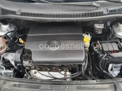 Usado VW Fox 75 CV (55 kW) 2005 Gris / plata Utilitario